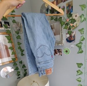 Light wash Levi's skinny jeans